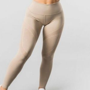 Alphalete aero leggings